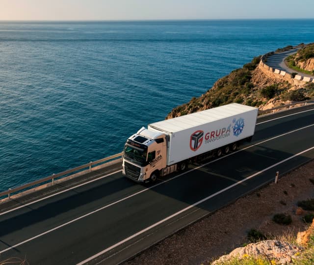 Hero image white-truck